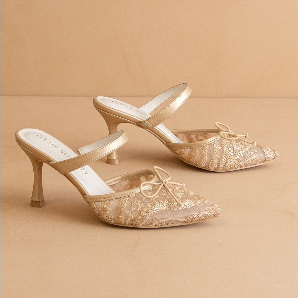 Lace Pointed Toe Kitten Heel Mules - Oasis Society